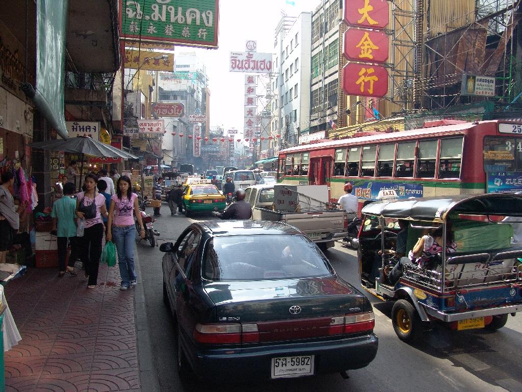 Yaowarat Residents Share Budget Secrets Amid Rising Bangkok Food Costs
