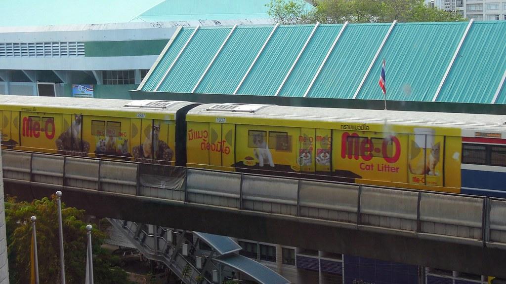 Sukhumvit Distributes 1,200-Baht Monthly Transport Passes to 18,000 Households