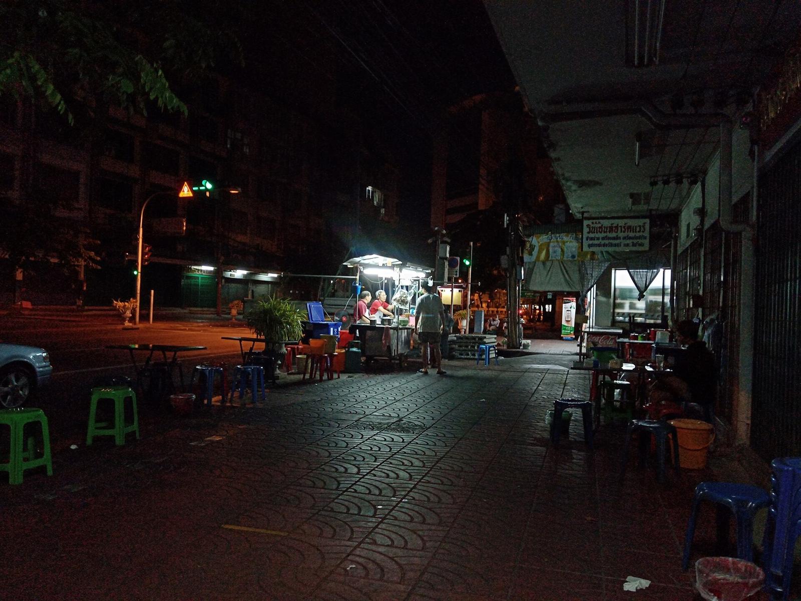 Vendors Pack Yaowarat Road Nightly With Street Food Until Sold Out