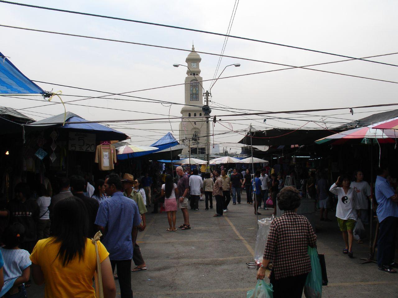 Chatuchak Workers Gain Access to Mandated Stress Support, Counseling Services